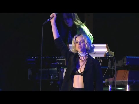 St. Vincent - Fast Slow Disco (@ Life Is Beautiful 2021)