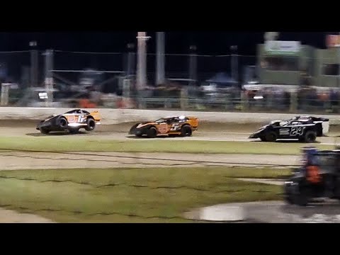 Meeanee Speedway - Saloons/Supersaloons - 2/1/22 - dirt track racing video image