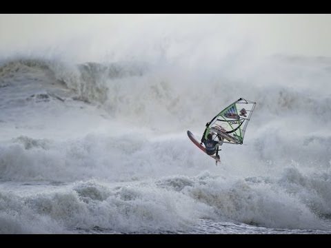 Windsurfing through hurricane conditions - Red Bull Storm Chase Final 2014 - UCblfuW_4rakIf2h6aqANefA