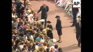 UK - Queen's walkabout at Buckingham Palace