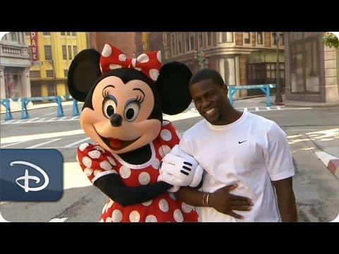 Kevin Hart Visits Walt Disney World | Disney Parks - UC1xwwLwm6WSMbUn_Tp597hQ