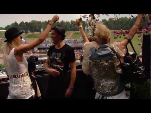 NERVO at Tomorrowland 2012 - UCsN8M73DMWa8SPp5o_0IAQQ