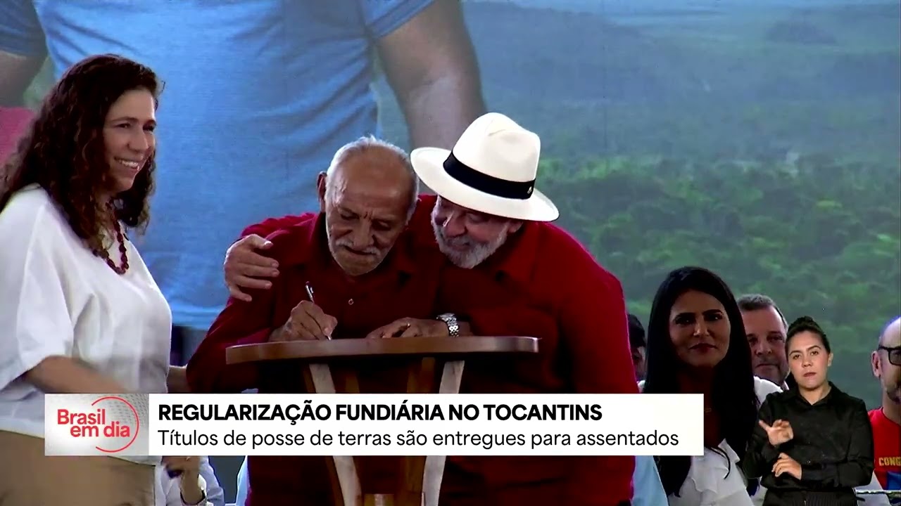 Governo entrega 350 títulos de terra e assina acordo para regularização fundiária no Tocantins
