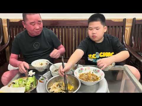 Thử thách ăn 3 bát bún phở siêu to