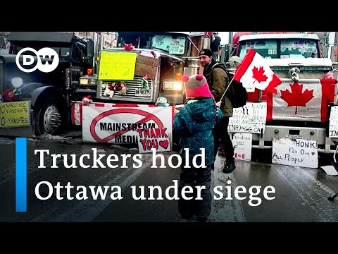 Canada police clear 'Freedom Convoy' trucks from Ambassador Bridge | DW News