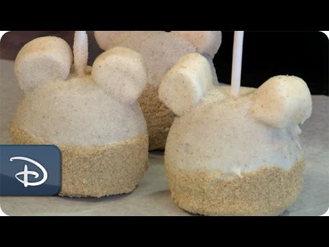 How-To Make an Apple Pie Candy Apple | Walt Disney World - UC1xwwLwm6WSMbUn_Tp597hQ