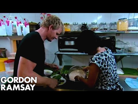 Gordon Ramsay Learns How To Make A Beef Rendang In Malaysia | Gordon's Great Escape