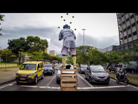 GoPro: Brasil Extended - Juggling in Traffic - UCqhnX4jA0A5paNd1v-zEysw