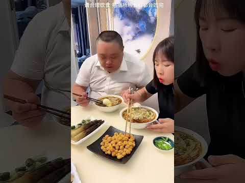 蠢老公以為自己聰明，不料我吃到了雞腿，他急哭了