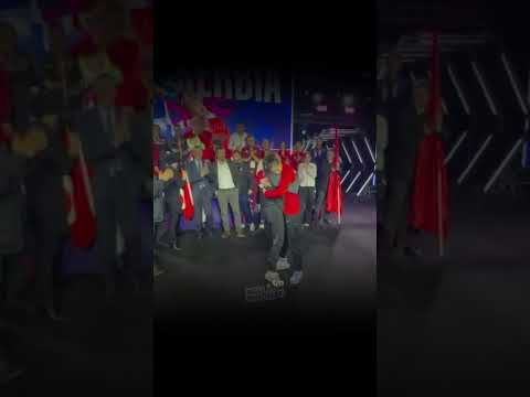 Busenaz Çakıroğlu ringde rakip tanımaz, parkede de coşturur!
