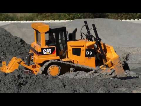 RC LIVE ACTION AT THE BIG MINE, RC BULLDOZER AND WHEEL LOADER AT WORK - UCT4l7A9S4ziruX6Y8cVQRMw