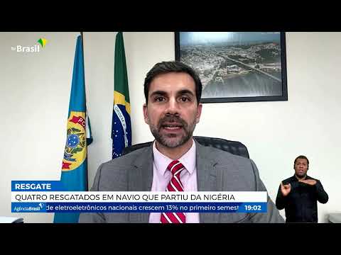 PF resgata quatro nigerianos clandestinos em navio