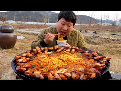 솥뚜껑 삼겹살에 김치 전골, 라면까지 맛있을 수 밖에 없는 조합! (Kimchi stew with Samgyeopsal) 요리&먹방!! - Mukbang eating show