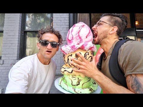 WORLD'S LARGEST ICE CREAM SUNDAE - UCtinbF-Q-fVthA0qrFQTgXQ