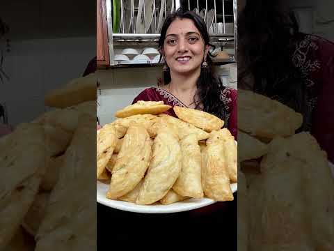 खारी पेक्षा खुसखुशीत आणि भरपूर लेयर्स वाली स्वादिष्ट 😋 करंजी | Karanji Recipe |
