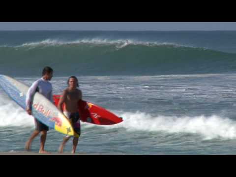 Jamie Sterling Surfs Puerto Escondido: Episode #1 - UCblfuW_4rakIf2h6aqANefA