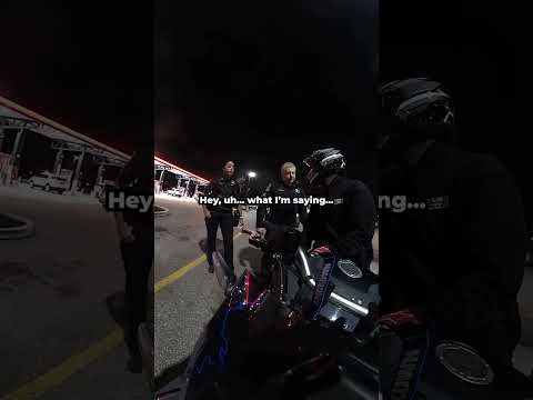 Cop threatens bikers with a $300 fine 🤬 (via lowkey.ride/ig)