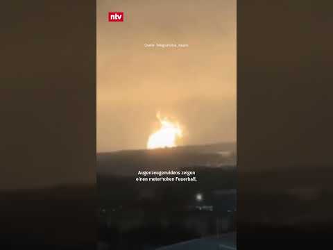 Große Explosion in russischer Waffenfabrik bei Ischewsk | ntv #shorts
