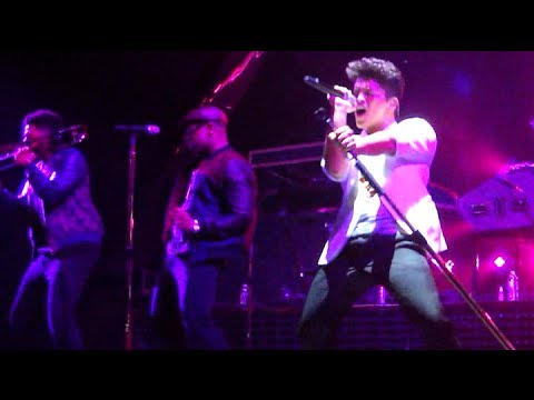 BRUNO MARS - OUR FIRST TIME - SEXY DANCE MOVES (@ THE COSMOPOLITAN 12-31-13) FRONT ROW