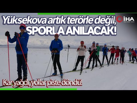 Asfaltta Antrenman Yapan Sporcuların Kar Heyecanı