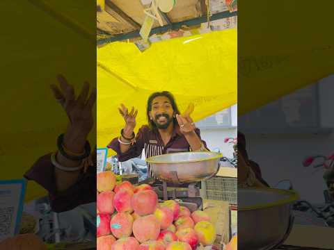 केले🍌 के छिलके की साधी 😜🤣😝 wait 4 twist @akki_dada7  #comedy #funny  #indore #shorts #ytshorts