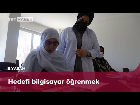 Torunlarıyla mesajlaşmak için okuma yazma öğrendi