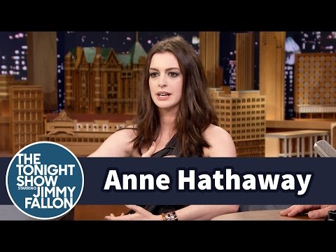 Anne Hathaway Almost Killed Her Kid on a Jungle Gym Slide - UC8-Th83bH_thdKZDJCrn88g