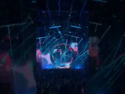 everybody put your hand in the air darude #edm #techno #festivalmusic #darude #tomorrowland