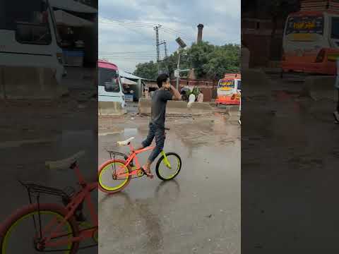 bas AJ nazar us ko dakha # viral song # gunga cycle rider # YouTube stund # viral shorts 💕