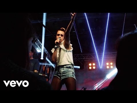 MØ - Walk This Way (Live, Vevo UK @ The Great Escape 2014) - UCtGsfvj155zp8maBFng9hHg