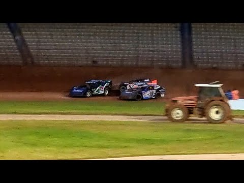 BayPark Speedway - Supersaloons - 28/12/21 - dirt track racing video image
