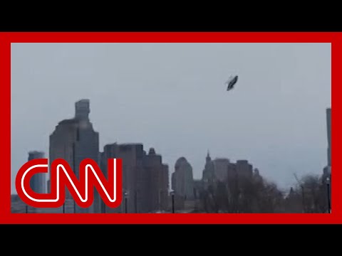 Graphic video shows the moment helicopter plunges into the Hudson River