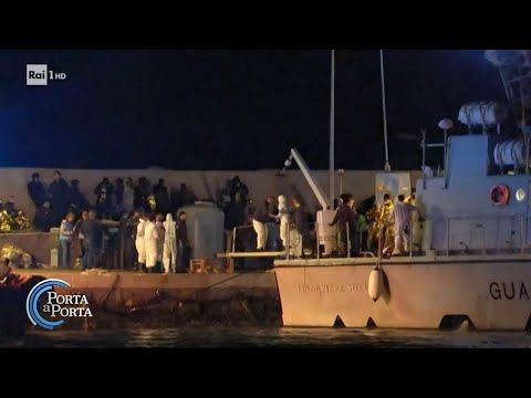 Migranti, nuovi sbarchi a Lampedusa: arrivate oltre 1.200 persone - Porta a porta 16/11/2023