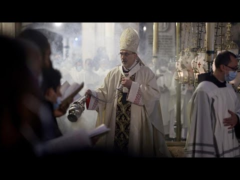 Kudüs’teki Kutsal Kabir Kilisesi’nde, Covid-19 önlemlerinin gölgesinde Paskalya ayini