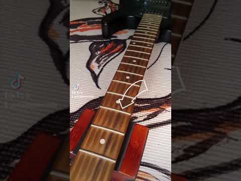 Limpiando un diapasón muy sucio!   #guitarristas #guitartech #mantenimiento #musicosmonterrey