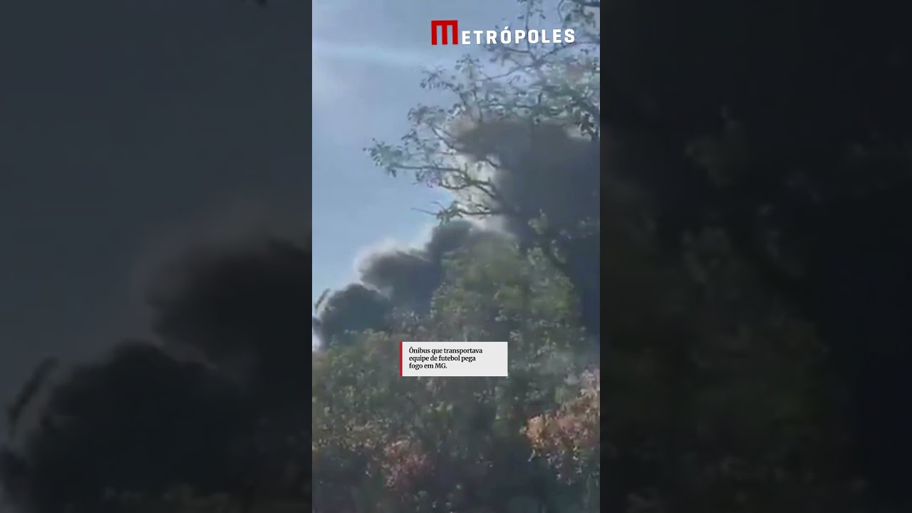 Ônibus que transportava equipe de futebol pega fogo em MG