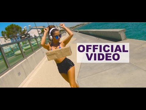 Komodo - Blue Suede Shoes (Official Music Video) - UCxH0sQJKG6Aq9-vFIPnDZ2A