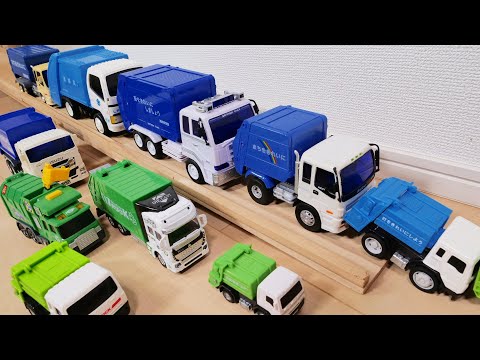 ごみ収集車のミニカーが坂道を走る！ 手作り木製コースで走行テスト☆
