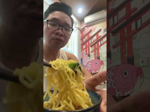 Mời mọi người ăn mỳ buổi sáng