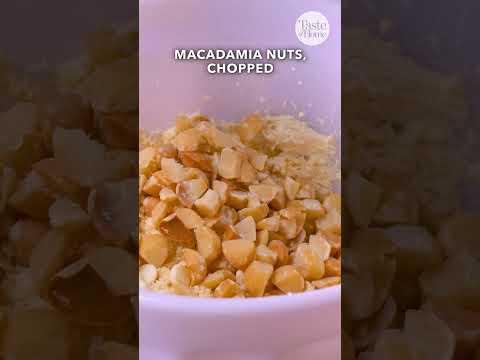 These rich, cookies bake up soft with just the right amount of crispness! #macadamianutcookies