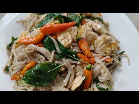 ผัดเห็ดเข็มทองใส่ไข่ใบโหระพา