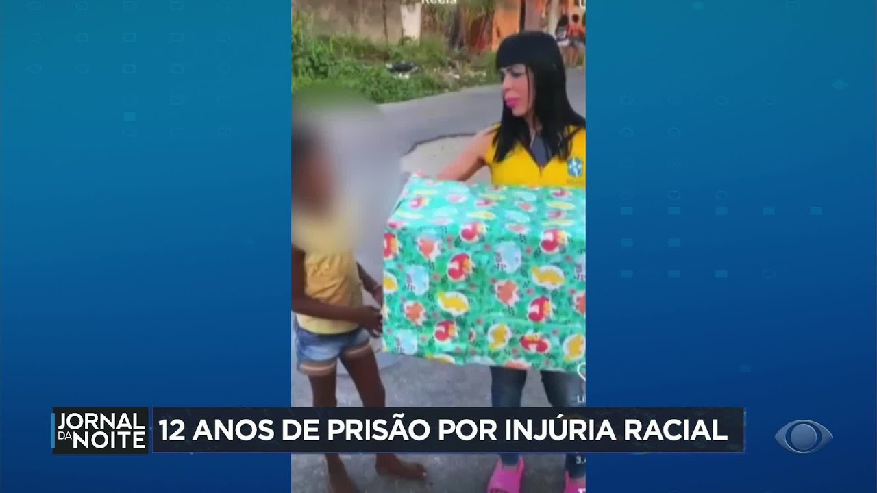 Influenciadoras são condenadas por oferecer bananas a crianças negras