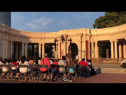 Espectacular exhibición de acrobacias en el Parqué Doña Casilda, Bilbao (fiestas de Bilbao 2023)