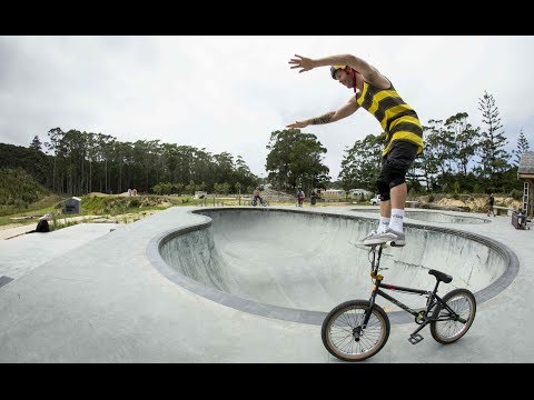 Poolside BMX Shenanigans and Big Fish - UCblfuW_4rakIf2h6aqANefA