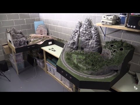 EEVblog #910 - Indiana Jones Train Set Update - UC2DjFE7Xf11URZqWBigcVOQ