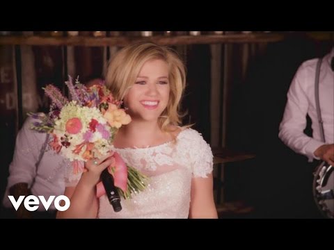 Kelly Clarkson - Tie It Up (Behind The Scenes) - UC6QdZ-5j9t_836_xJPAaRSw