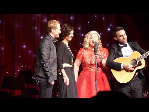 "Wrapped in Red" HD (live) - Kelly Clarkson