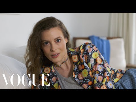 Gillian Jacobs on Getting Kicked Out of a Bar While Sober | Sad Hot Girls | Vogue - UCRXiA3h1no_PFkb1JCP0yMA