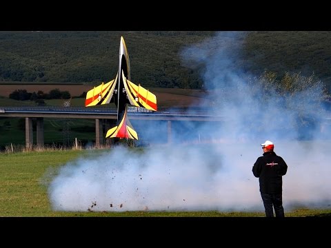 AVANTI S GIGANTIC RC TURBINE MODEL JET FLIGHT SHOW FROM SEBASTIANO SILVESTRI / Jetpower Messe 2015 - UCH6AYUbtonG7OTskda1_slQ