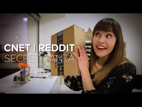 CNET does Reddit Secret Santa - UCOmcA3f_RrH6b9NmcNa4tdg